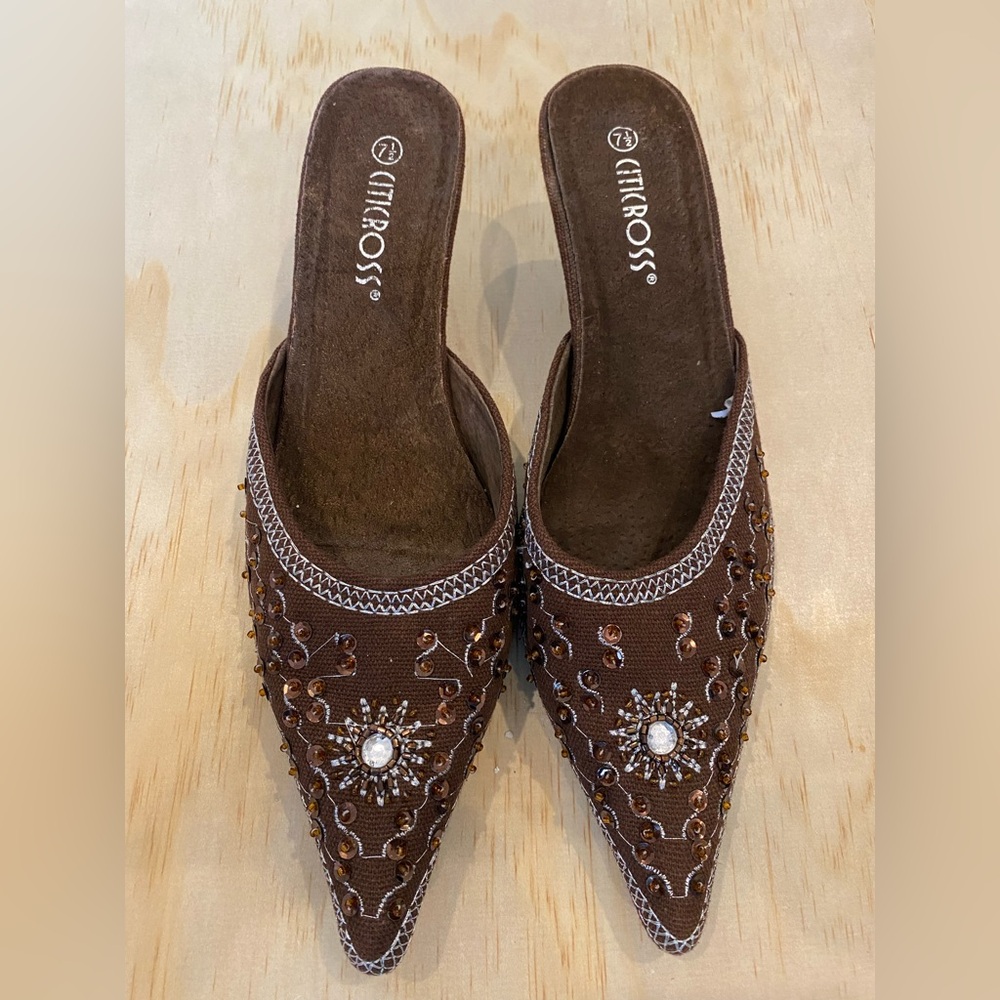 Brown beaded kitten heels #boho #kittenheels